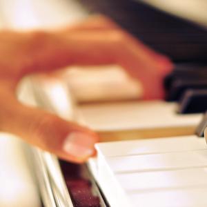 主播户外勾塔路人直播平台
